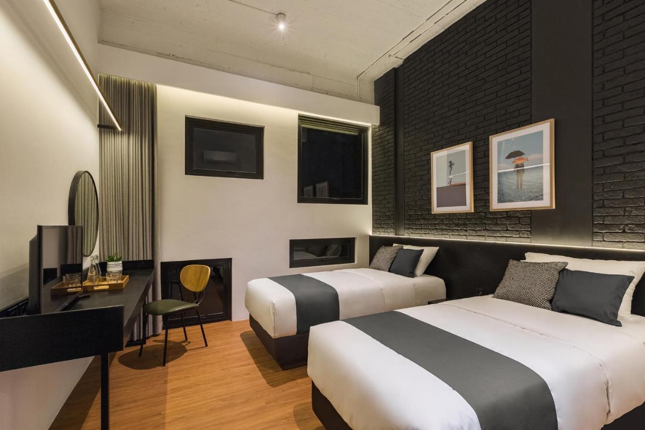 Qub Rooms Semarang Exterior foto